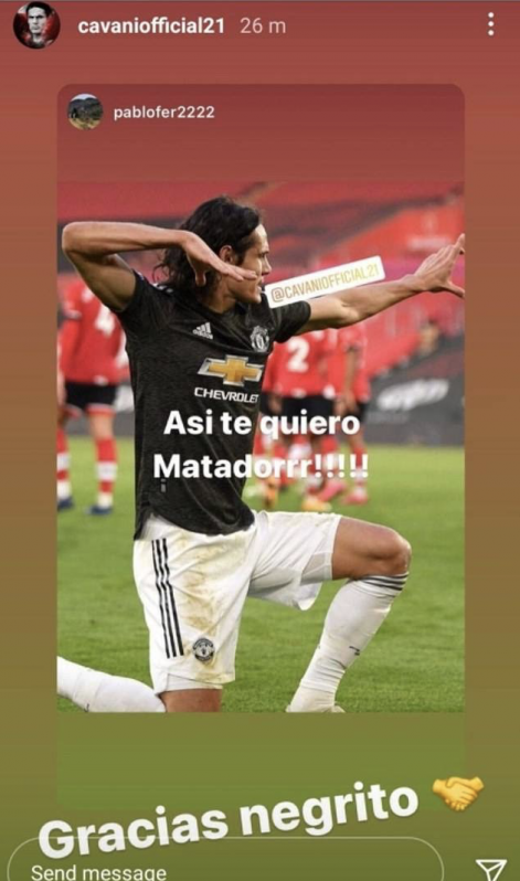 Cavani responds to a fan's congratulations with the phrase "gracias negrito"