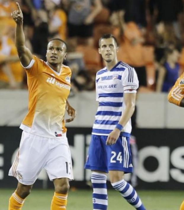 Ricardo Clark celebrates his goal