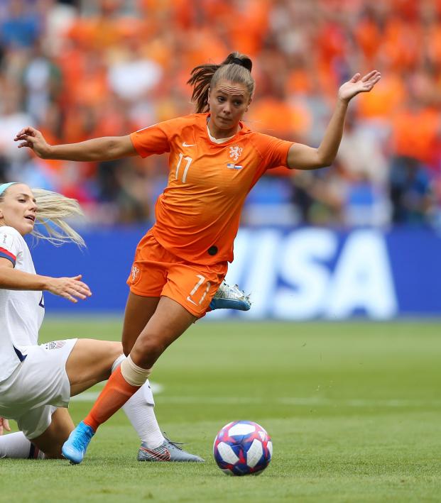 Lieke Martens vs Julie Ertz