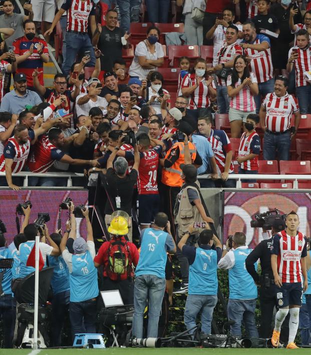 Chivas fans celebrate with Nene Beltrán