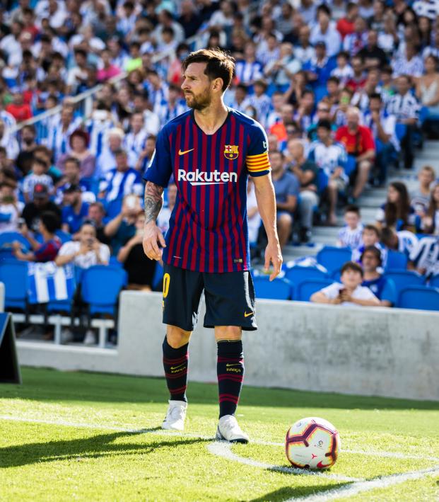 Lionel Messi corner kick