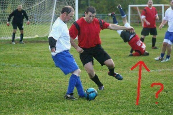 soccer player falls on his head