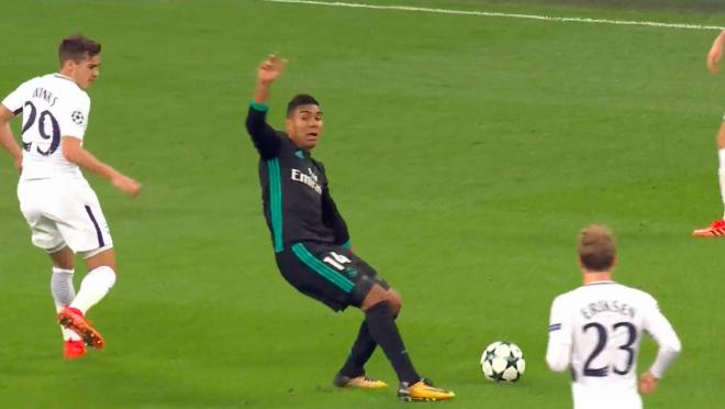 Casemiro dive