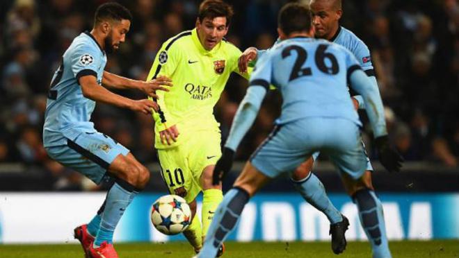 Messi regatea a 3 defensas del Manchester City