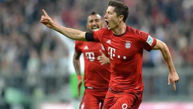 Robert Lewandowski celebrates 5 goals 9 minutes versus Wolfsburg