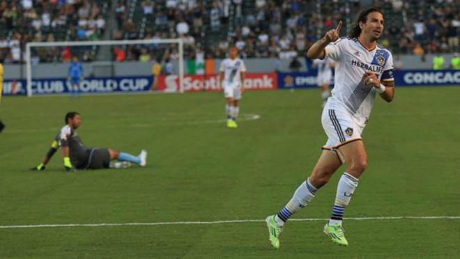 Alan Gordon punishes goalkeeper fail