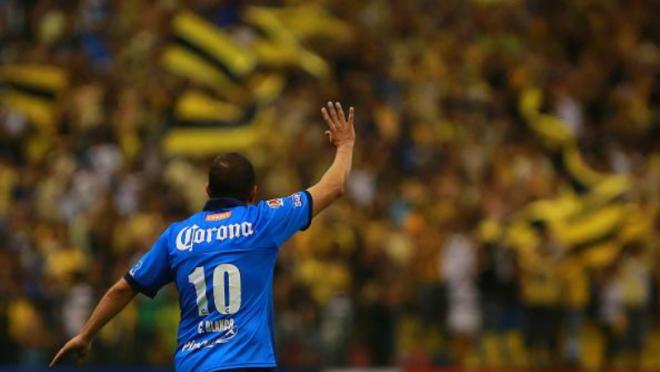 Cuauhtemoc-Blanco-standing-ovation-estazio-azteca-puebla-club-america