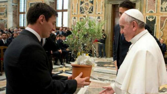 Lionel Messi and Pope Francis 