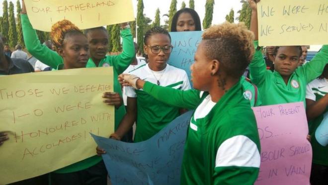 Nigeria's women's national team protests unpaid bonuses.