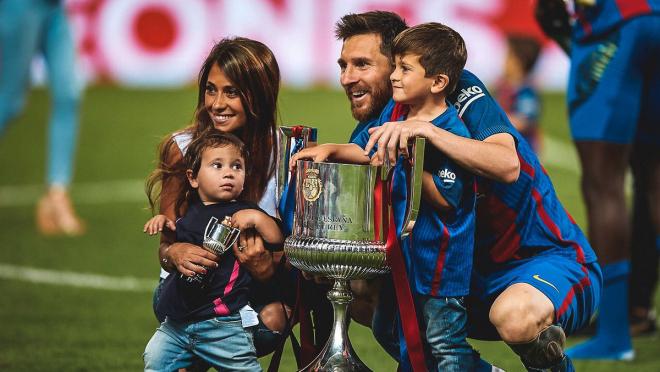 Antonella Roccuzzo, Lionel, Thiago and Mateo Messi