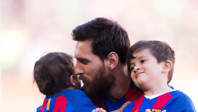 Lionel Messi with Mateo and Thiago