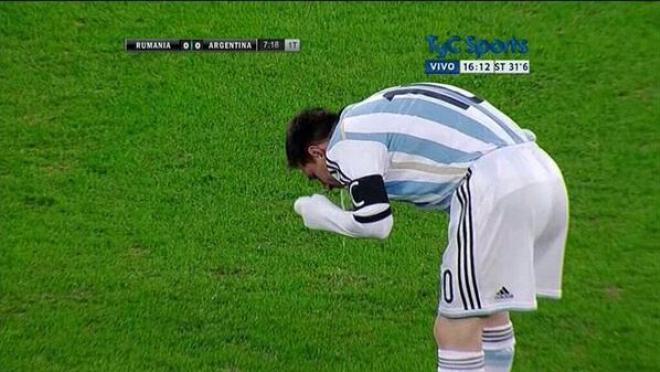 Messi puking