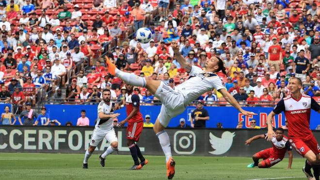 Zlatan Ibrahimovic LA Galaxy free kick