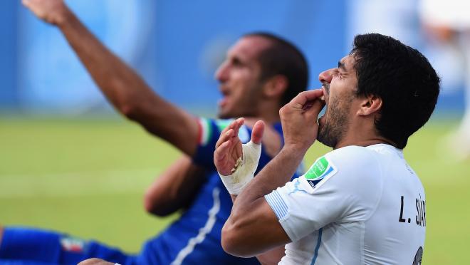 Giorgio Chiellini and Luis Suarez in 2014