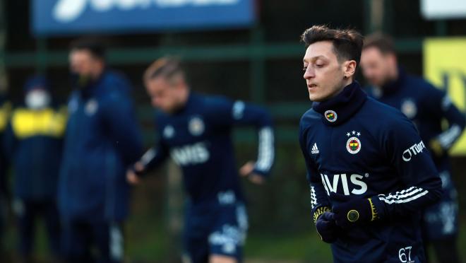 Mesut Ozil Fenerbahce squad