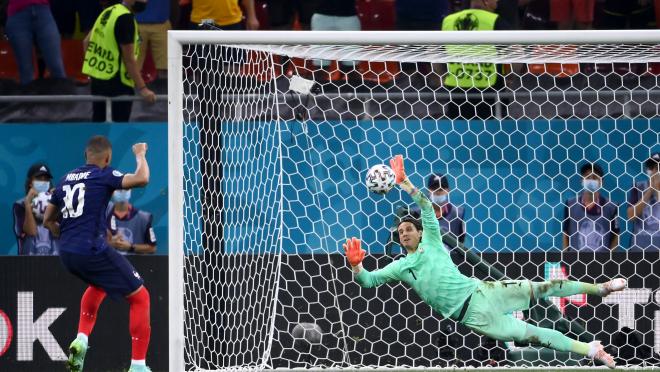 Mbappe Penalty vs Switzerland