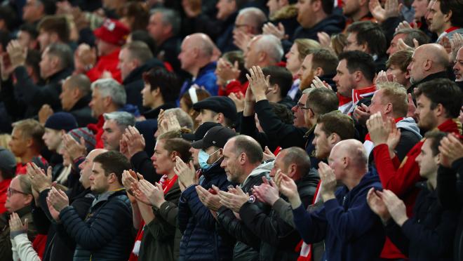 Liverpool Fans Clapping For Ronaldo