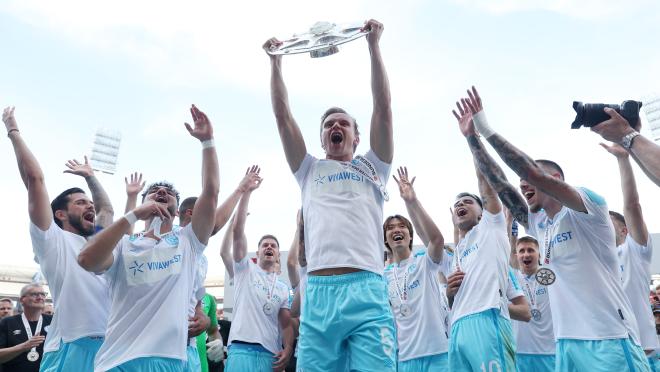 Schalke celebrates winning the Bundesliga 2 title.