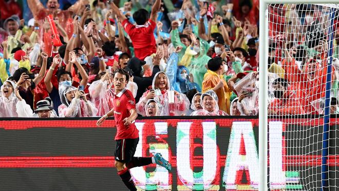 Facundo Pellistri #28 of Manchester United celebrates after scoring his team's fourth goal against Liverpool