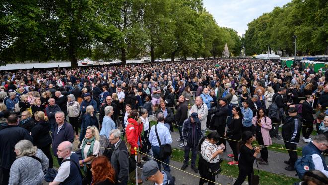 David Beckham Queen Elizabeth Queue