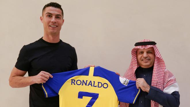 Cristiano Ronaldo signs with Al-Nassr