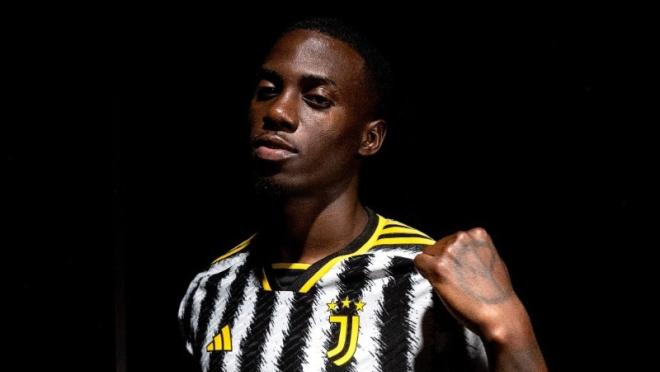 Timothy Weah in Juventus kit