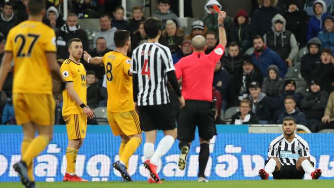 DeAndre Yedlin red card