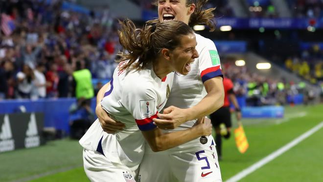 Tobin Heath nutmeg vs Sweden