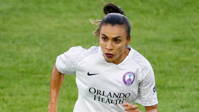 Marta knee injury