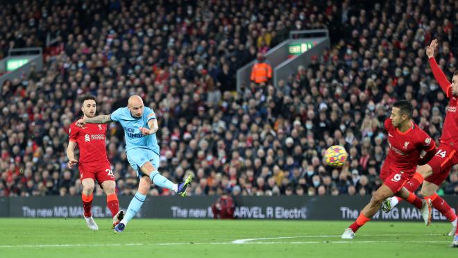 Jonjo Shelvey goal vs Liverpool