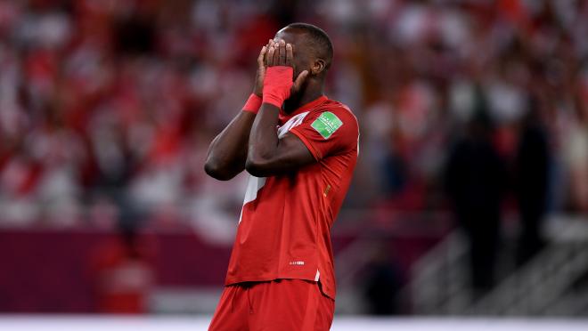 Advíncula quits Perú national team after facing Australian dancing goalkeeper