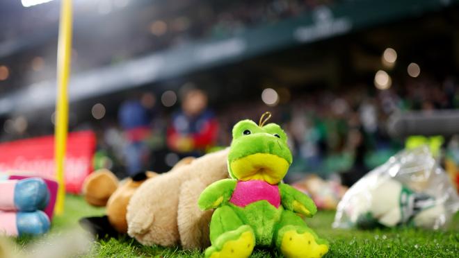 Real Betis stuffed animal toss 