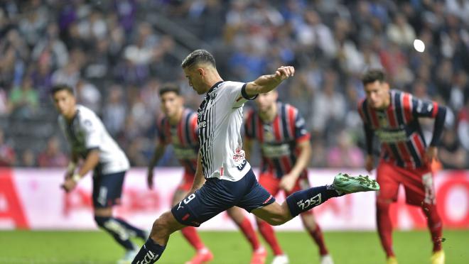 Penal de Germán Berterame vs Chivas