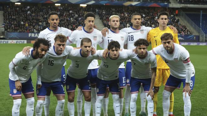 Team USA poses before the U23 international friendly match against France