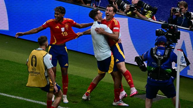 Mikel Oyarzabal celebrates with teammates after scoring their second goal during the UEFA Euro 2024 final football match between Spain and England