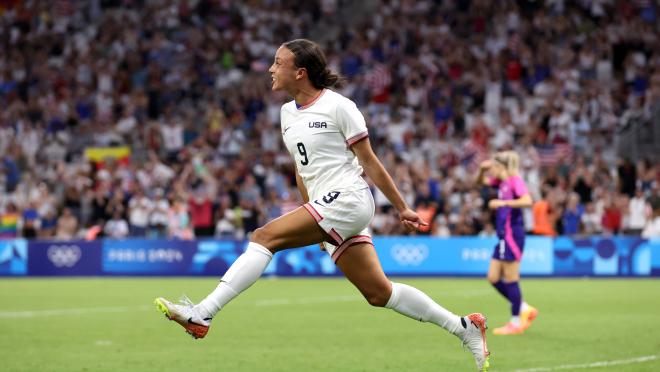 Mallory Swanson celebrates goal with USWNT against Germany