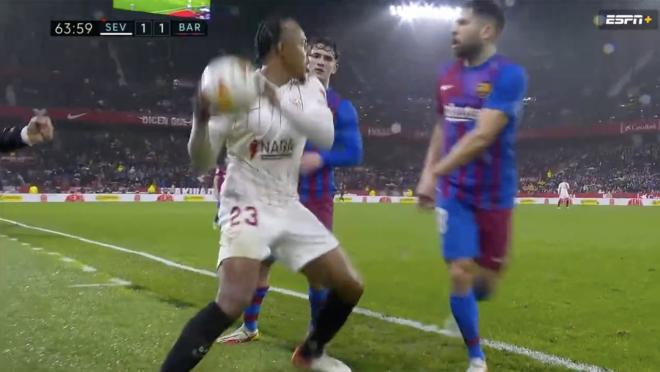 Jules Kounde Jordi Alba red card