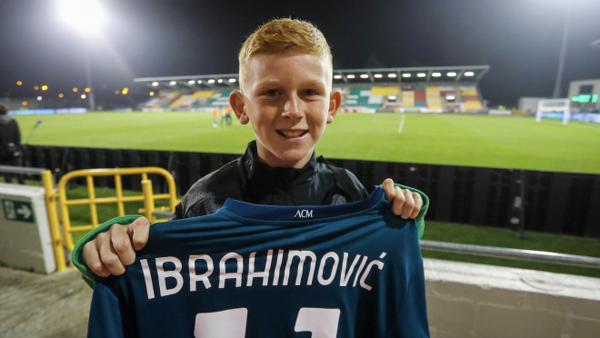 Zlatan gives jersey to ball boy