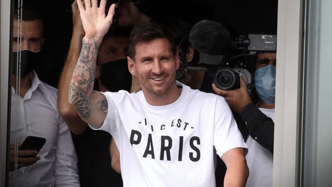 Messi Arrives In Paris