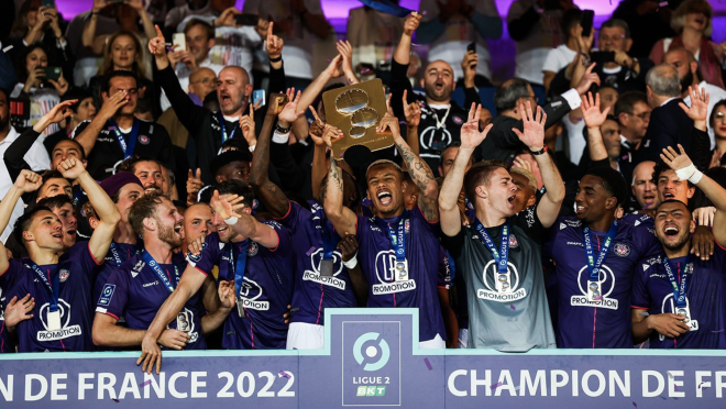 Toulouse celebrate winning the Ligue 2 Title