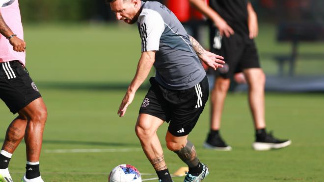 Lionel Messi injury during training