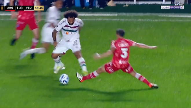 Marcelo breaks opponent's leg