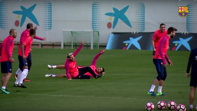 Messi, Neymar and Suarez get owned in the rondo drill. 