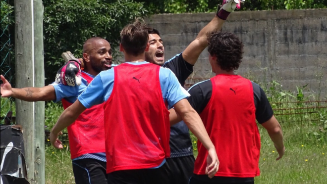 Suarez scores as goalkeeper at Uruguay training 