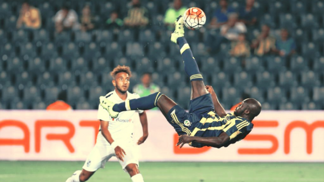 Moussa Sow Bicycle Kick