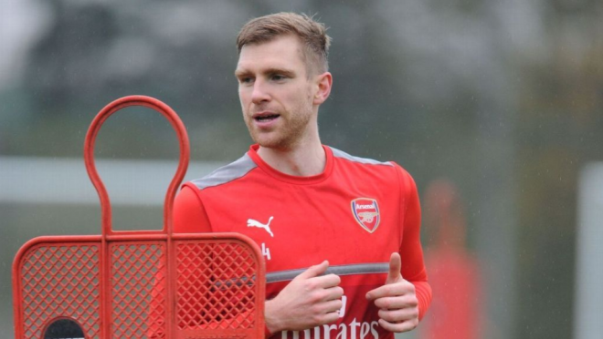 Per Mertesacker Pranked By Fan