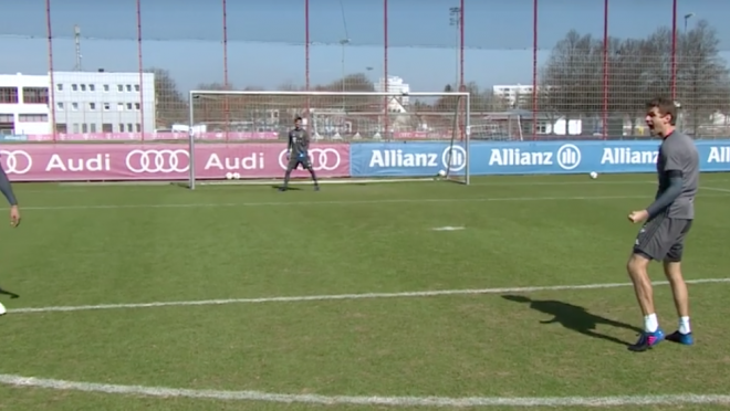 Thomas Muller and Mats Hummels Challenge Two Touch