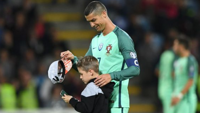 Child Pitch Invader Meets Ronaldo