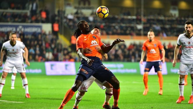 Emmanuel Adebayor Stops Counterattack