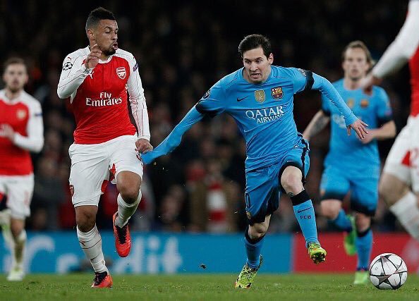 Lionel Messi megs Francis Coquelin